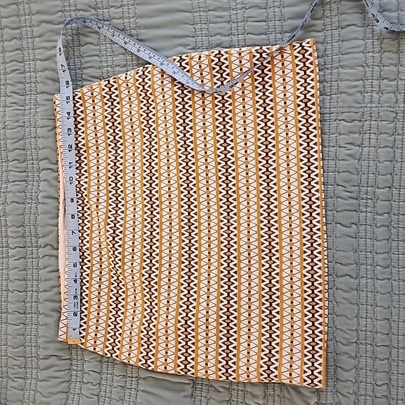 Express Black & Gold Pattern Mini Skirt Size Medium - Picture 3 of 5